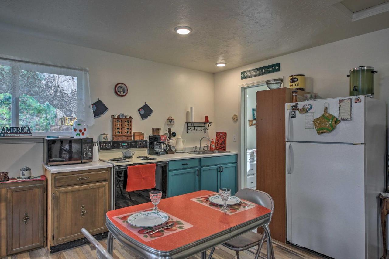 Pet-Friendly Libby Cottage With Mountain Views! Exterior photo