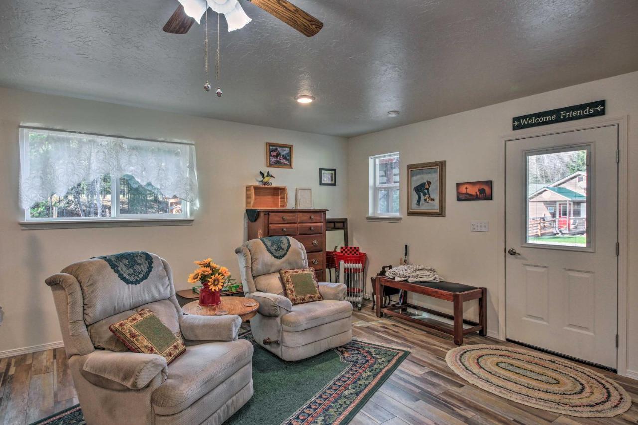 Pet-Friendly Libby Cottage With Mountain Views! Exterior photo